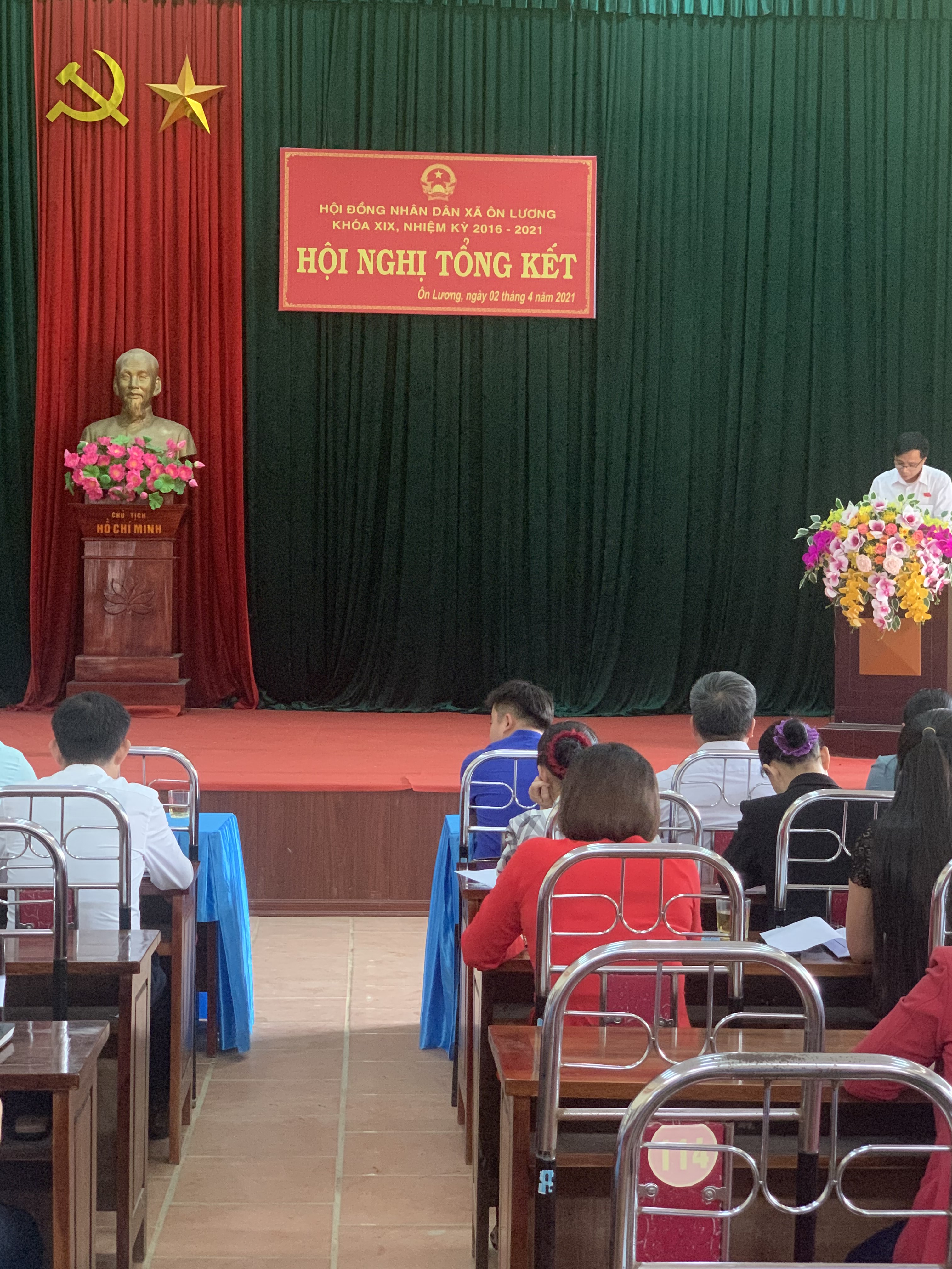 Đồng chí Nguyễn Văn Thương, Bí Thư Đảng Ủy-Chủ Tịch HĐND xã Ôn Lương duy trì thảo luận tại HN